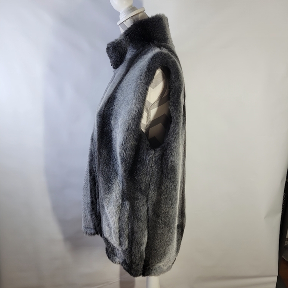Duffel Outdoor Faux Fur ZIp Front Vest Side Pockets Lined Size Small - Picture 7 of 11